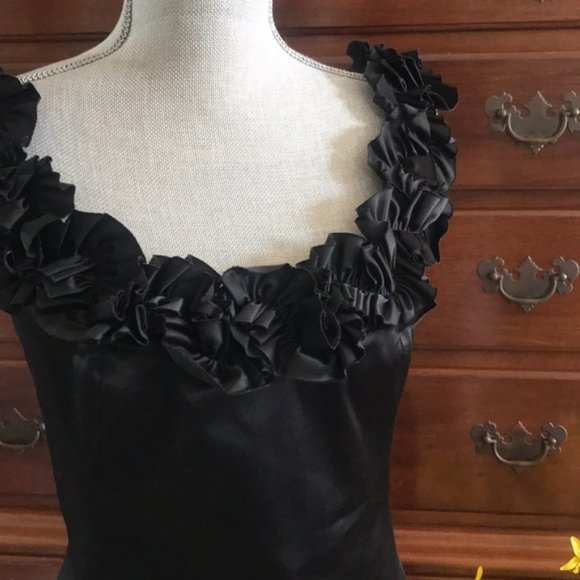 Maggy London Dresses & Skirts - Maggy London Scoop Neck Cocktail Dress